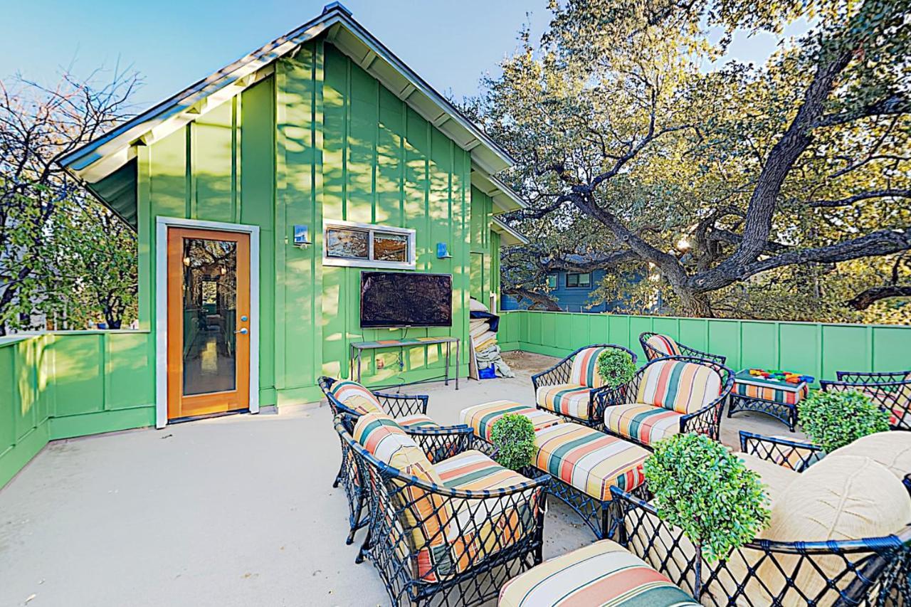 Giraffic Park Villa Austin Exterior photo