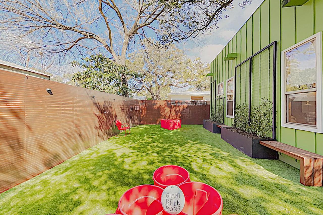 Giraffic Park Villa Austin Exterior photo